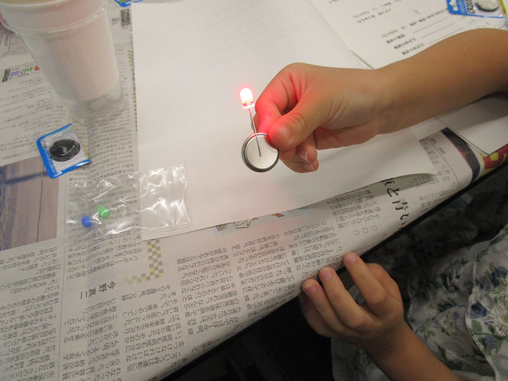 令和7年度講演会科学あそび「LEDでじっけん！～きれいな光のランプをつくろう～」の画像