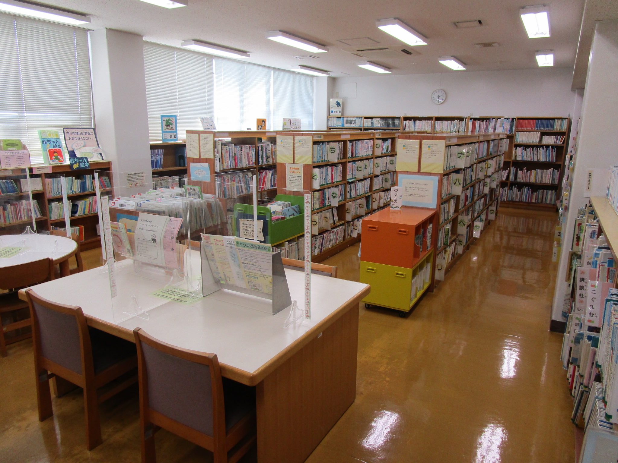 紅葉丘図書館内の写真